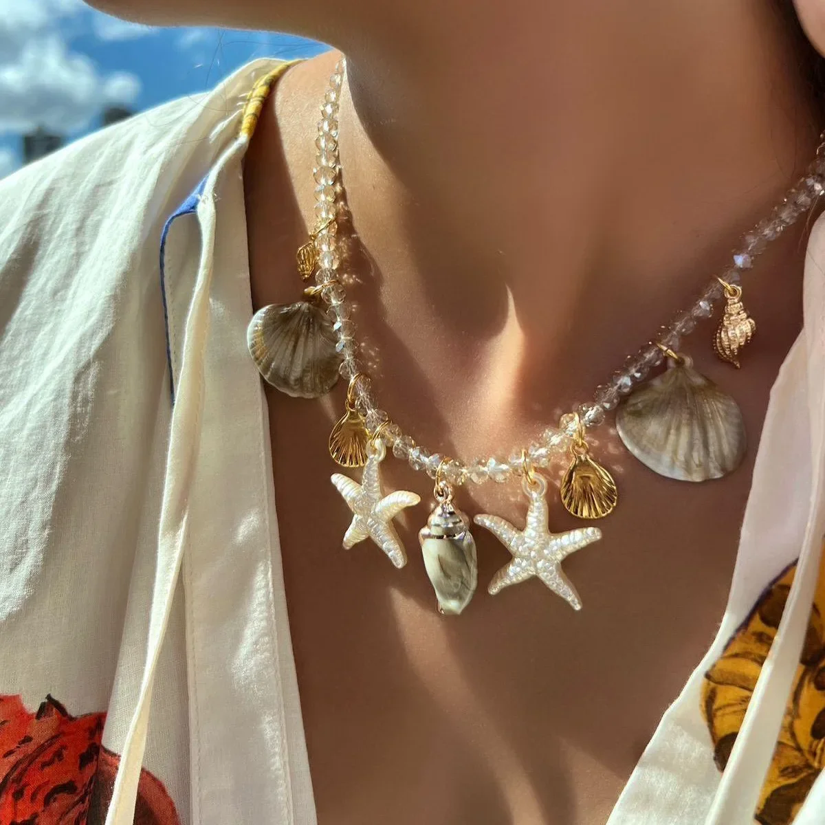 

Summer Shell Starfish Conch Pendant Necklace for Women Transparent Crystal Bead Necklace Vacation Style Jewelry Accessory