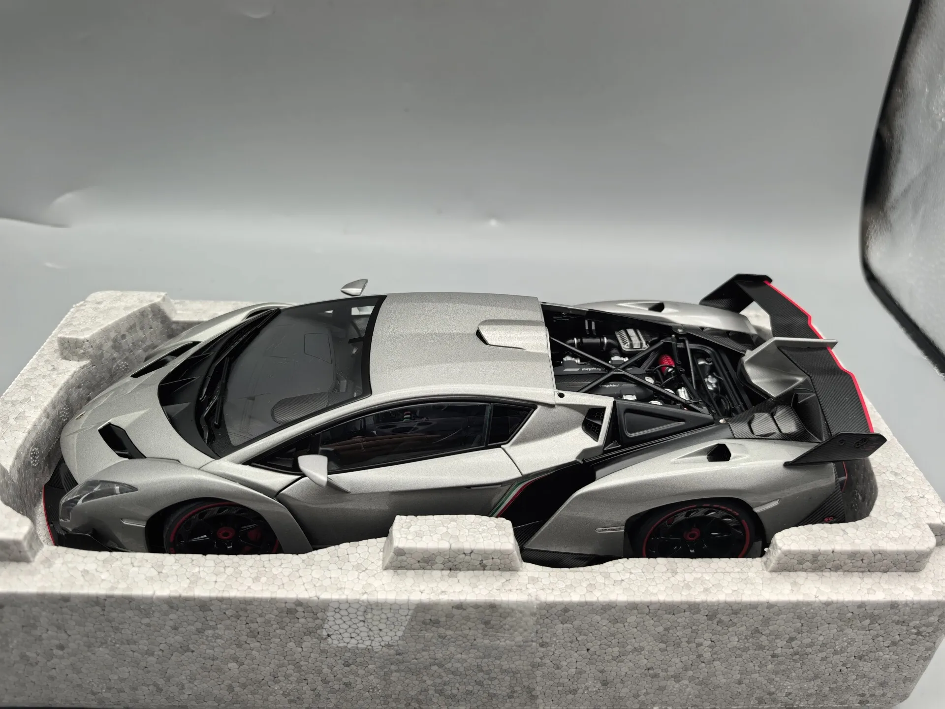 Autoart 1:18 VENENO gris Simulation édition limitée tout ouvert alliage métal statique modèle de voiture jouet cadeau