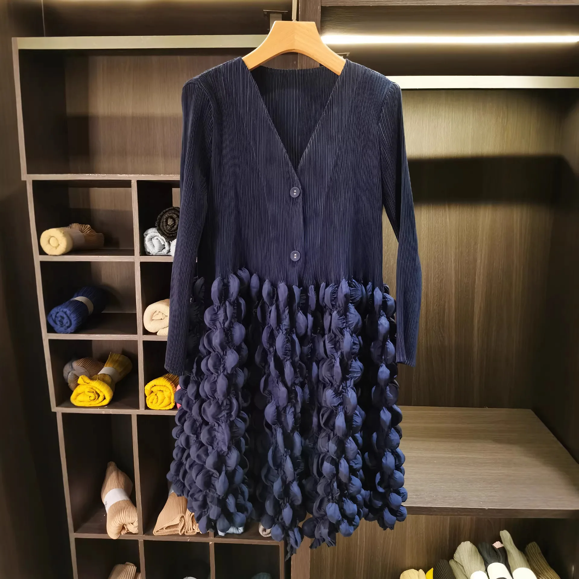 Miyake High-end Sense Heavy Industry Three-dimensional Bubble Pleated Jacket Women's V-neck Long Sleeve Mid-length Cardigan Top