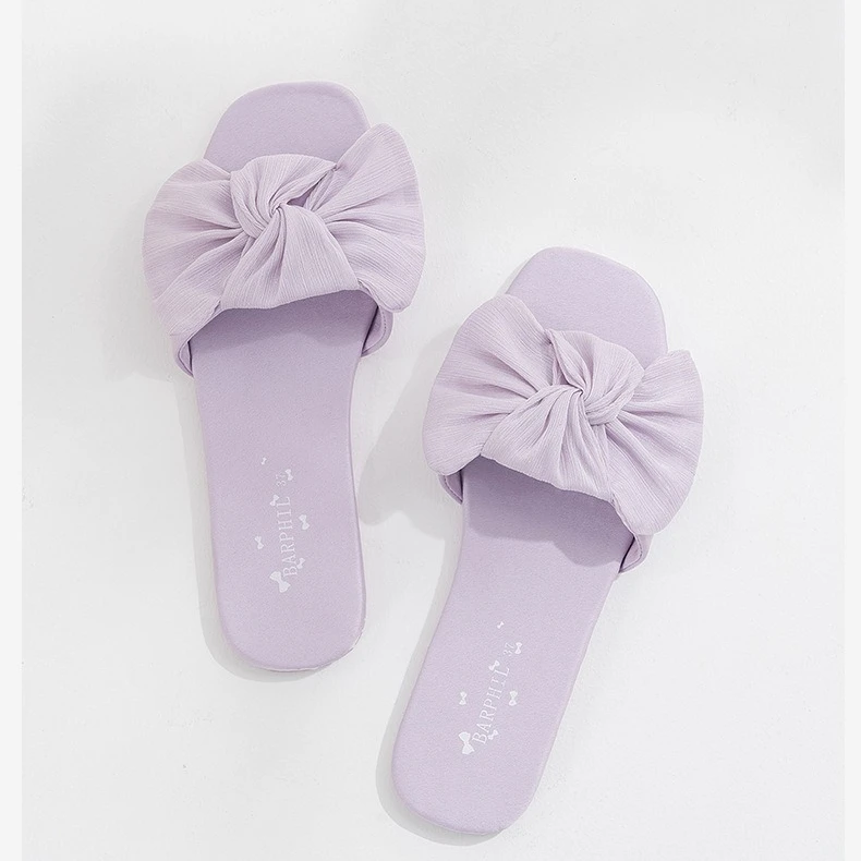 

Новые женские летние тапочки с бантом и одним ремешком. Универсальные для дома и улицы. Элегантные и модные.