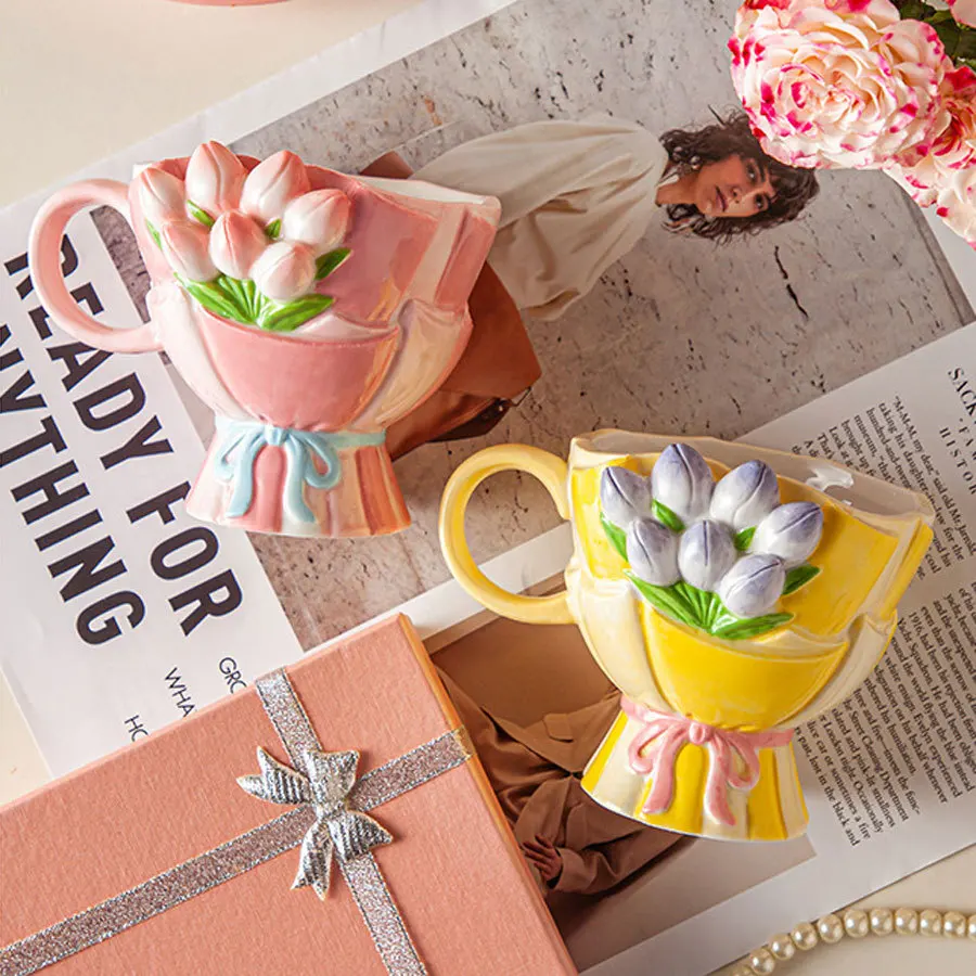 360ml 手描き立体レリーフチューリップセラミックコーヒーカップ 手持ち型不規則ブーケマグ 絶妙なギフト