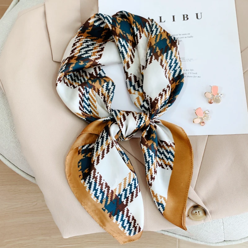 2022 Luxury Brand in the Spring Autumn New 70 Small Square Fashion Hair Tie Strap Soft Scarves Ladies Fashion Print scarf women