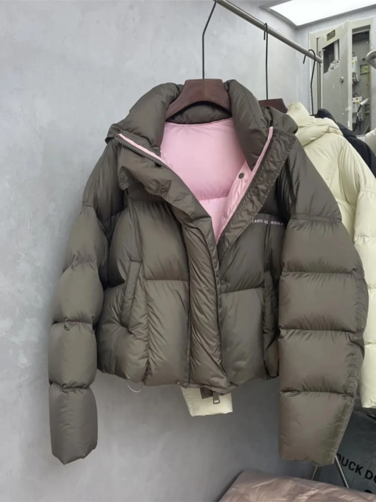 

Women's Short Thickened Cotton Jacket Winter 2025 New Korean Design Casual Warm Hooded Bread Style Outerwear Fashionable