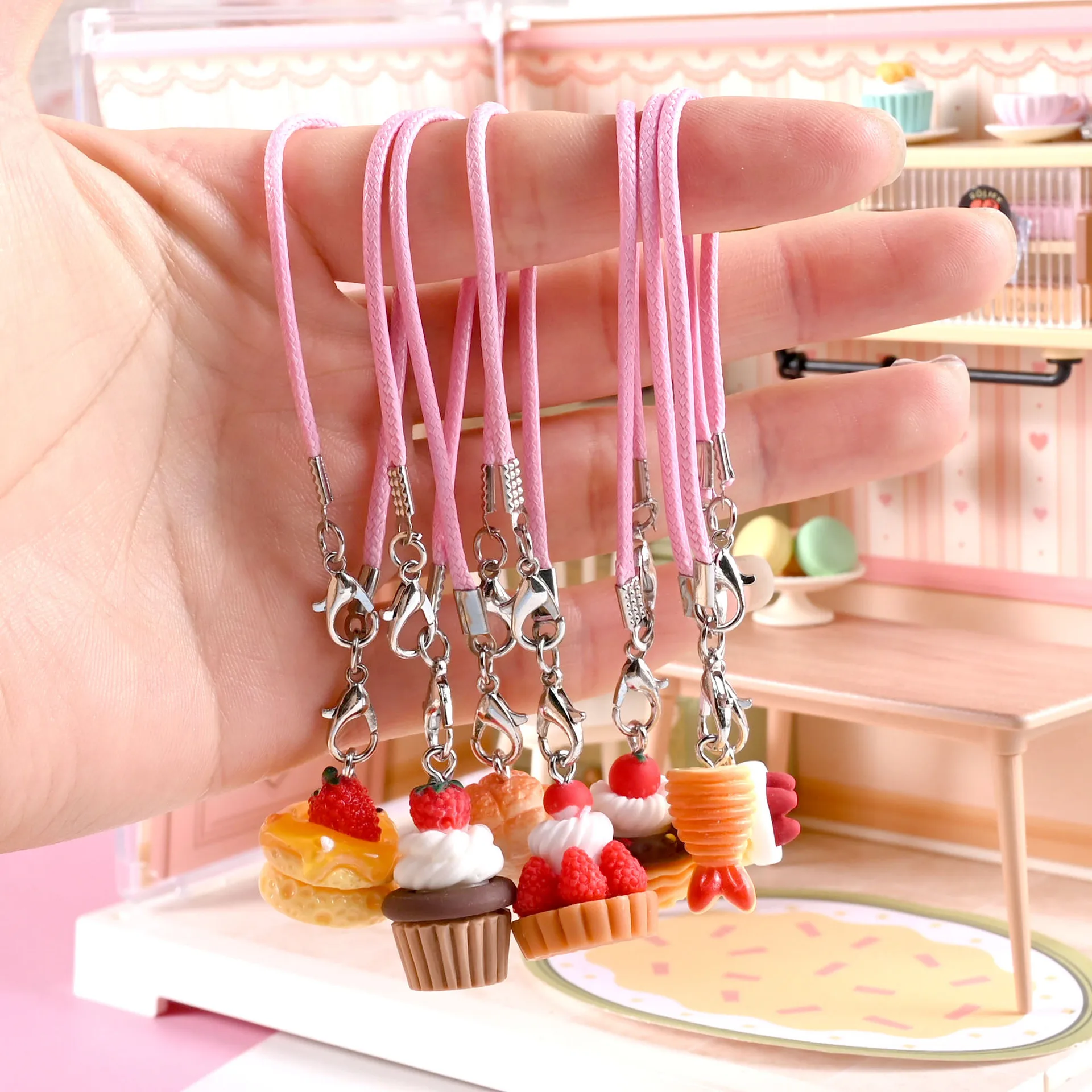 

10pc Resin Multicolor Cupcake Food Keychains for Women Friend Cute Heart Chocolate Baking Cake Pendant Bag Car Keyring Accessory