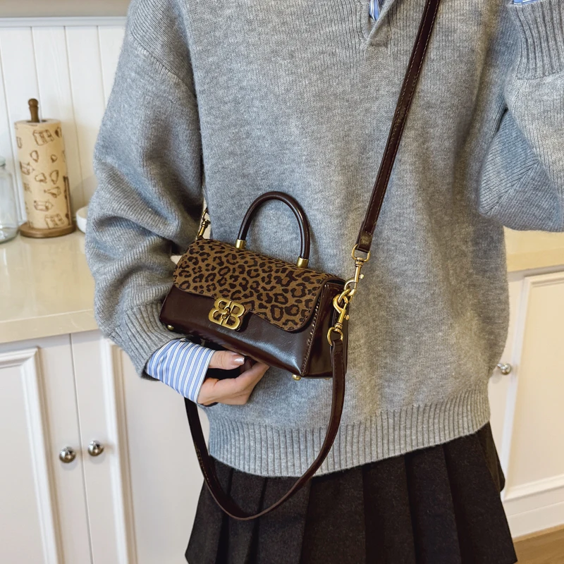 

Exquisite style women's shoulder bag, handheld small square bag, women's chain strap crossbody bag, fashionable handbag