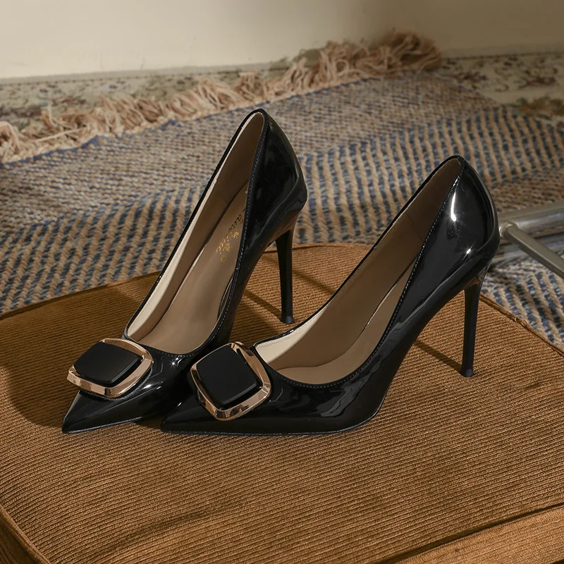 Sharp pointed black high heels for women, 2026 new slim heel fairy internet famous temperament, light mouth French single shoes
