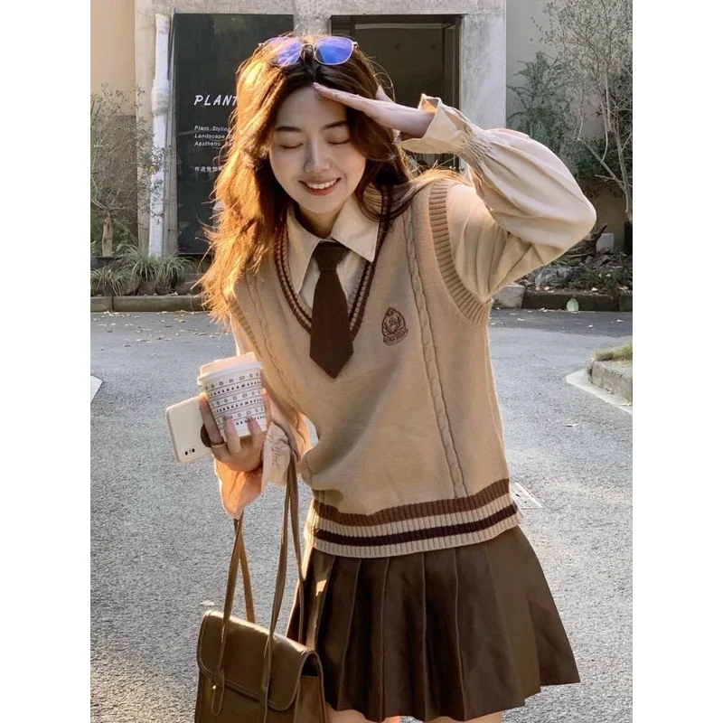 Traje de tres piezas para mujer, chaleco de punto sin mangas universitario + camisa de manga larga Preppy femenina + Falda plisada, conjunto femenino para uso en el Campus