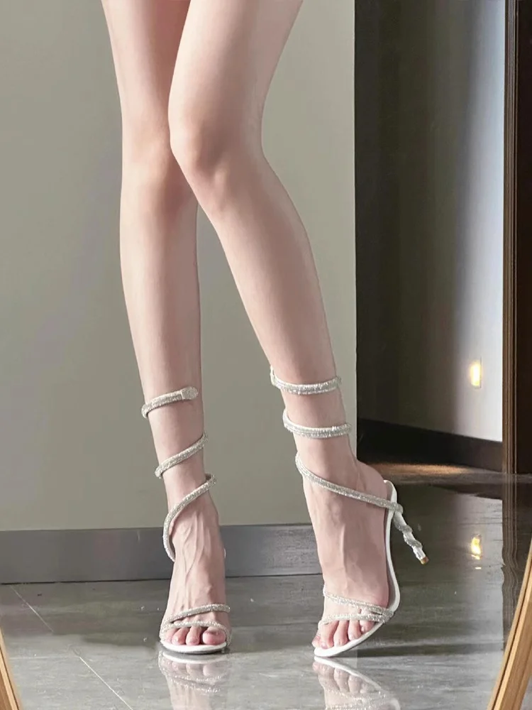 

Лето 2022, новые женские босоножки на щиколотке с открытым носком и стразами, элегантные благородные женские свадебные туфли на высоком каблуке-шпильке со стразами