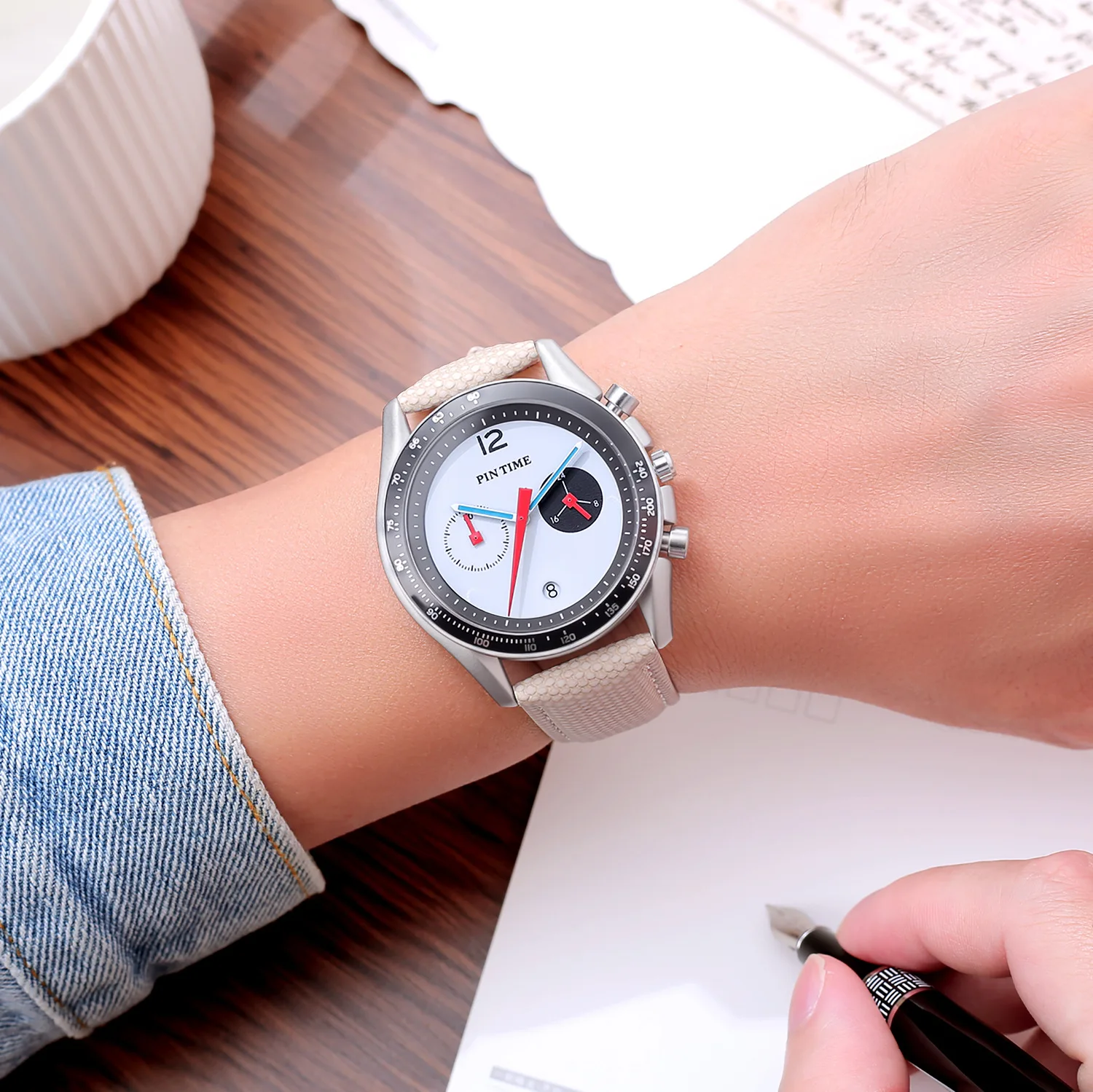 2025 ساعة بسيطة جديدة للرجال هدية فاخرة خفيفة ماركة ساعة كوارتز عالية الجودة