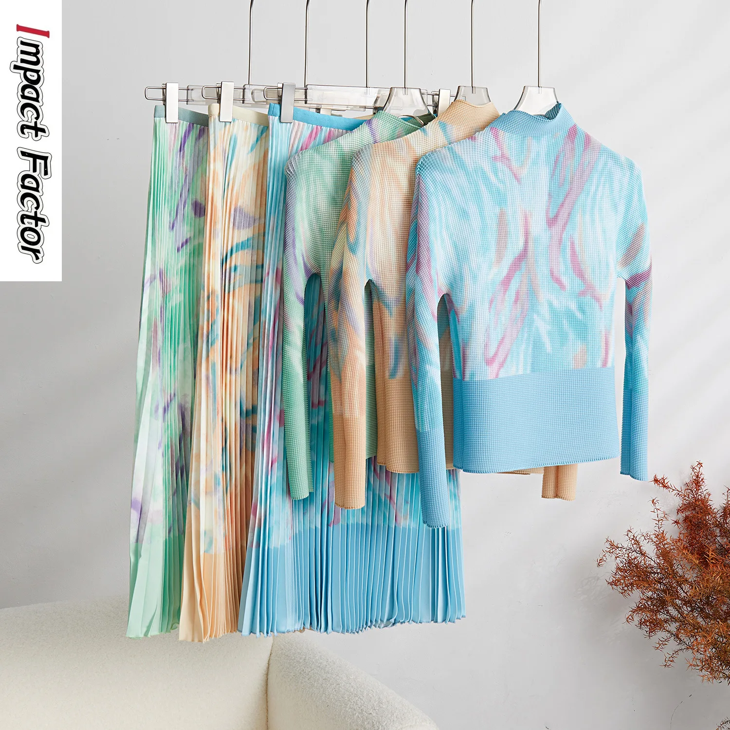

Fashionable Pleated Half Skirt for Women in Spring, New Temperament Two-piece Set, Three House Camouflage Pleated T-shirt Top