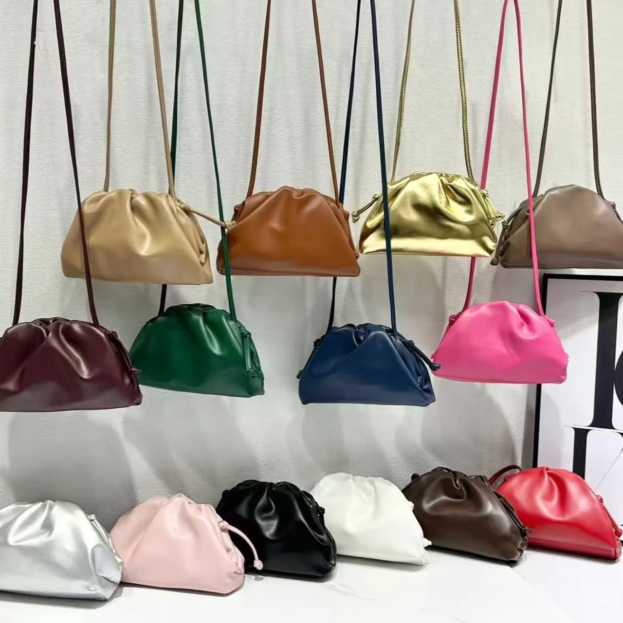 

2025 new soft leather pleated bag, simple hand-held bag, dinner bag, solid color shoulder crossbody bag, dumpling bag