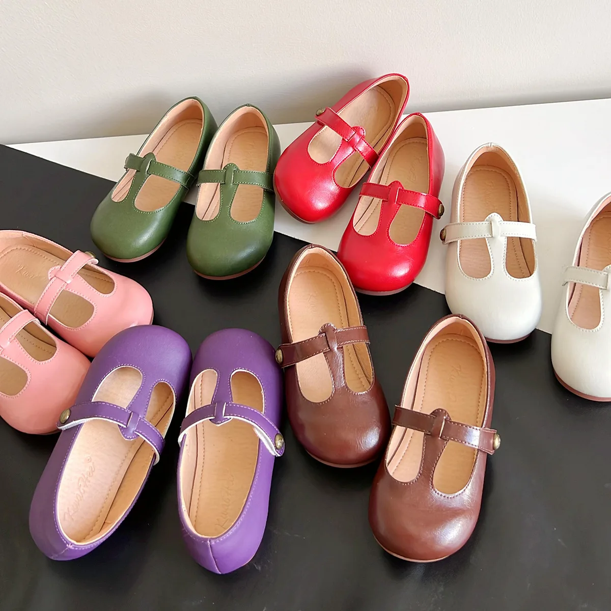 

New Fashionable Versatile Retro Kids T-Strap Flats Soft Leather Non-Slip Casual Shoes Children Girls Shoes For Birthday Party