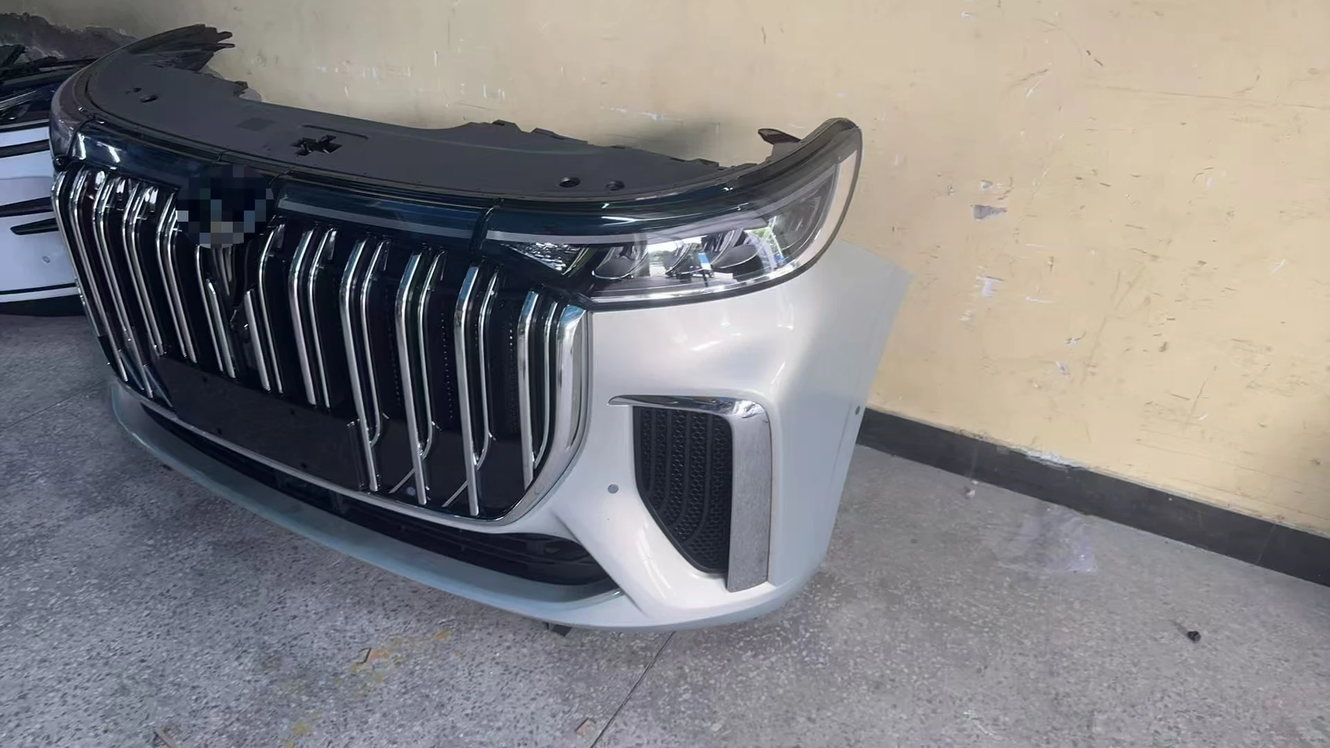 A Complete Set of Front Bumper Assembly and Front Bumper Accessories for Voyah Dreamer