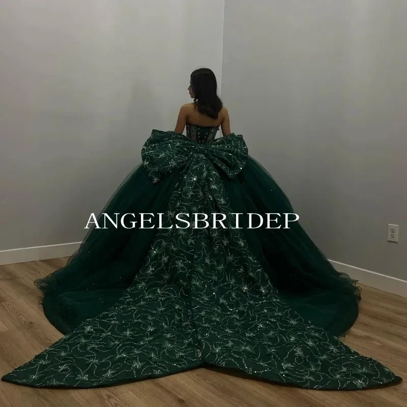 Vestido de princesa verde esmeralda para niña, traje de quinceañera con lazo grande y cuentas, ideal para fiesta de 15 años, novedad de 2024