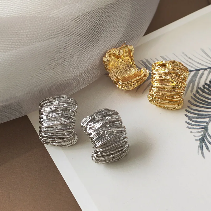 Charm Fold and Wrinkle C Shape Stud Earrings for Women Temperament Fashion Hip Hop Rock Party Jewelry Korea Earring Accessories