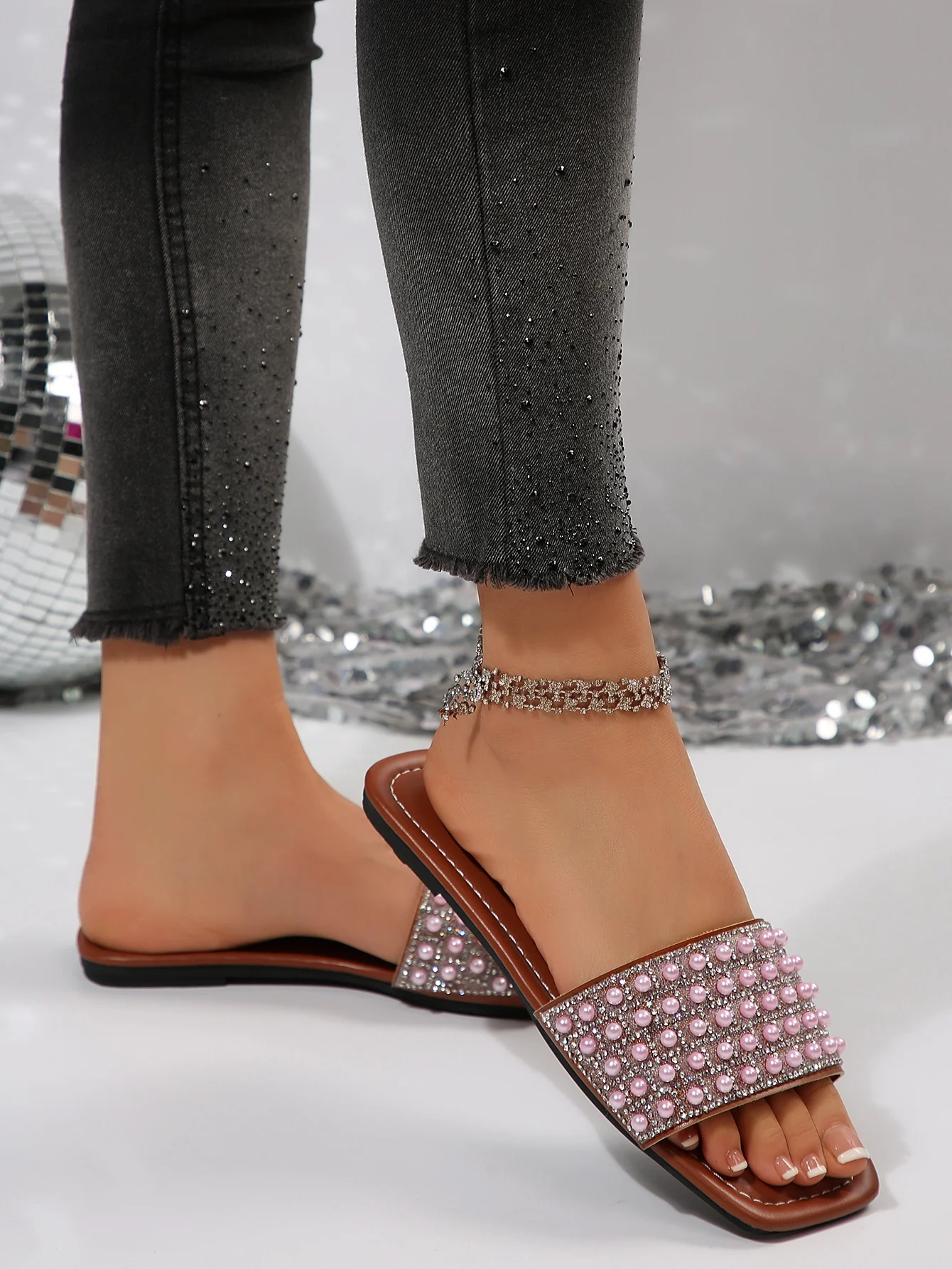 New Fashionable Summer Sandals for Women, Slip-On Slippers, Party Birthday Gift, Solid Color Outdoor Casual Shoes, Simple and Elegant Flat Beach Slippers, Easy to Match, Comfortable for All-Day Wear at Home and Outdoors view 5