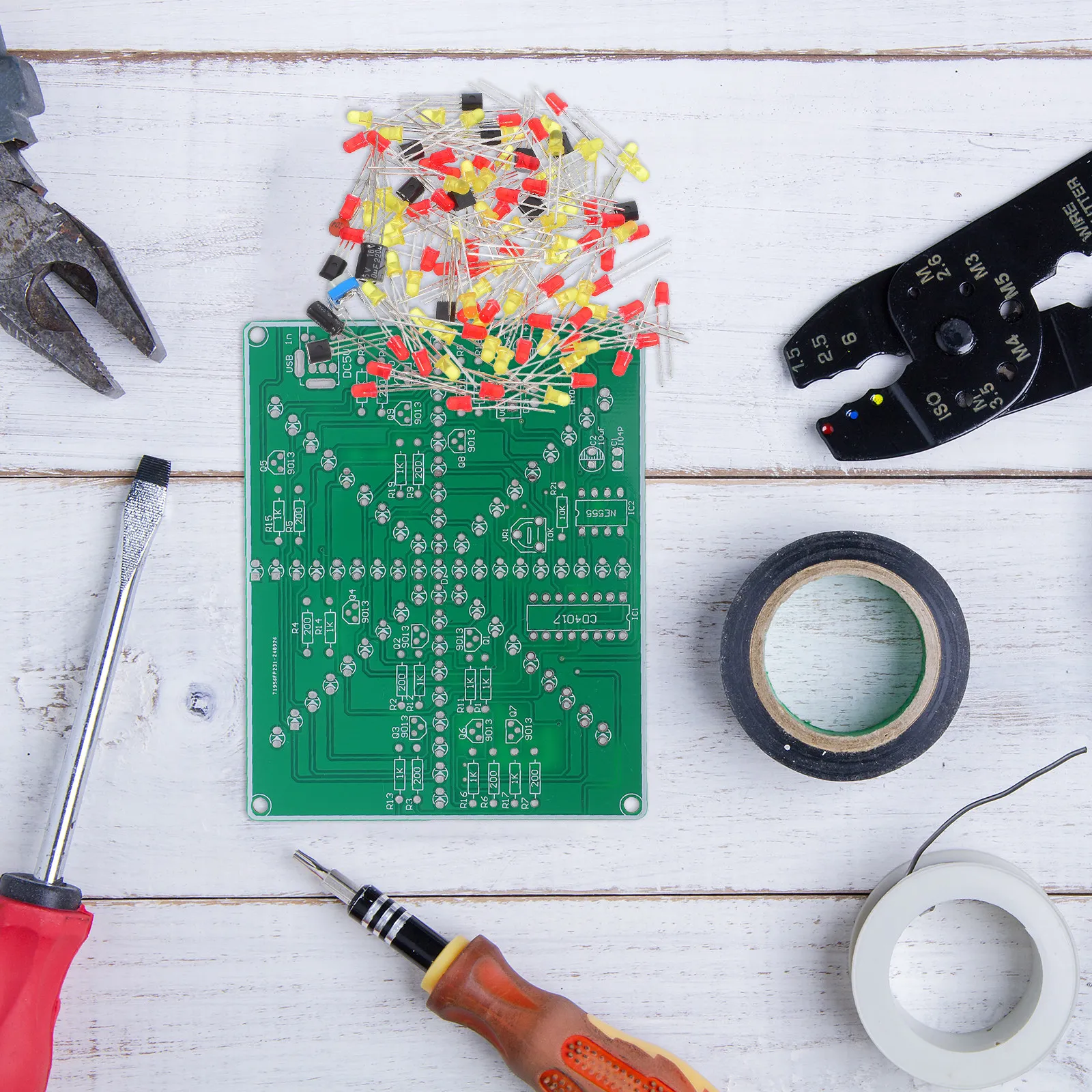 Kit de Projeto de Placa de Circuito Eletrônico DIY para Prática de Soldagem para Iniciantes com LED