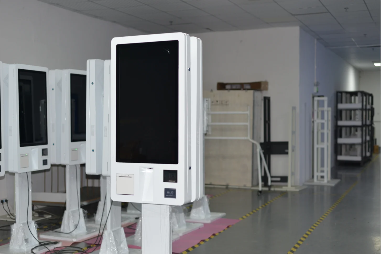 Self Pay Machine for Order Payment 32 Inch Self Service Food Ordering Touch Screen Kiosk with Barcode Reader Indoor