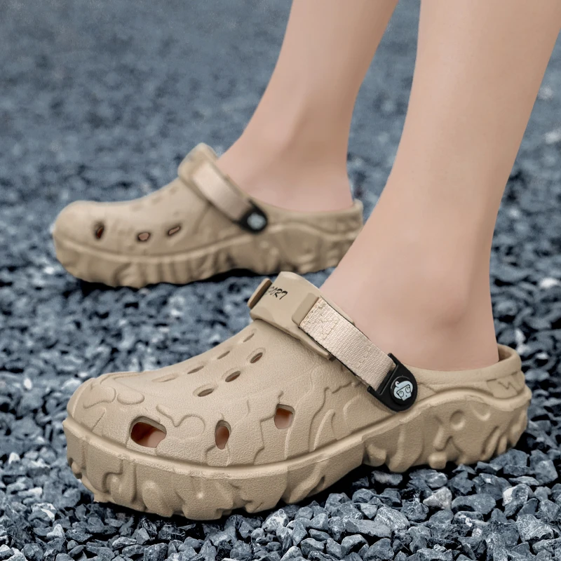 

2025 Summer Slippers Clogs Men Beach Shoes Outdoor Garden Shoes Casual Sandals Black Brown Slip-On Men's Breathable Slides