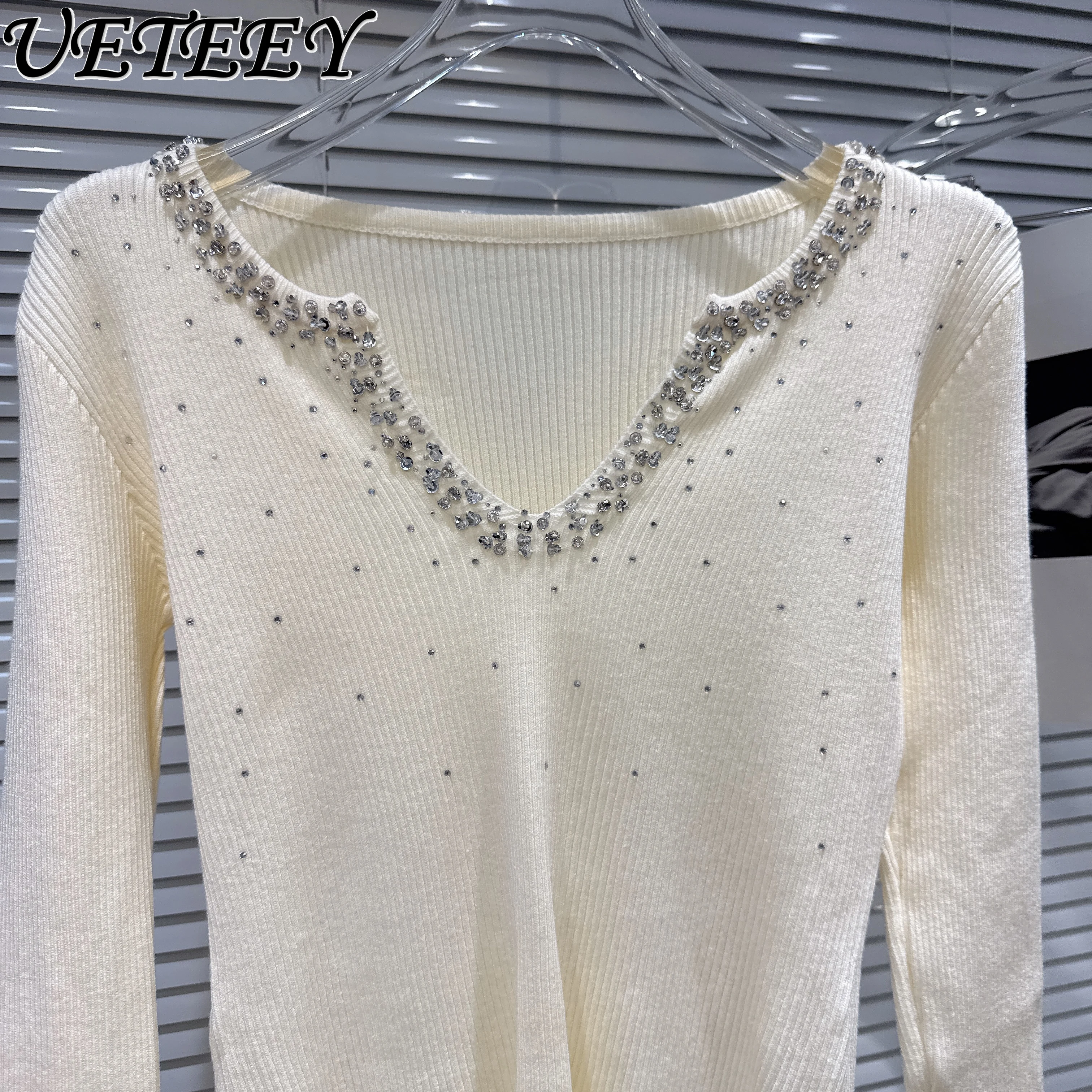 

Новинка зимы 2025 года, милый темпераментный вязаный свитер с v-образным вырезом и отделкой стразами, бутон цветка и манжеты, женские тонкие свитера ярких цветов, топ