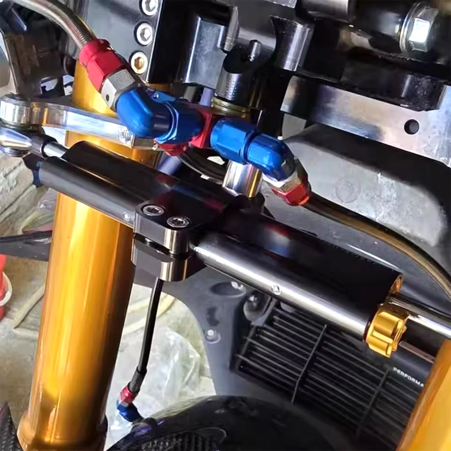 For Yamaha T-Max560 Front steering damper 22-25-New model cars YAMAHA T-MAX560 Motorcycle stable steering shock absorber bracket