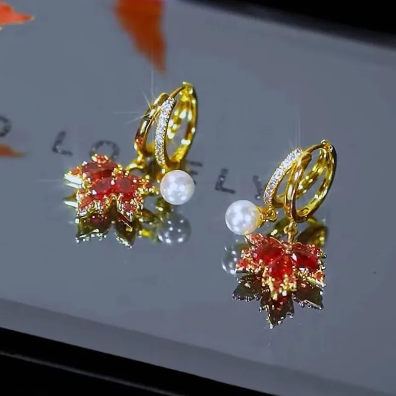 Exquisite rote Strass Zirkon Ahornblatt Ohrstecker für Frauen Vintage Persönlichkeit Kristall Ohrring Herbst Winter Charm Schmuck – Detail 10