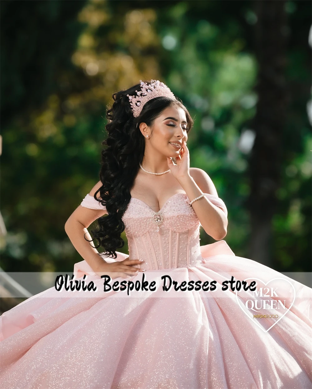 أنيق الوردي الأميرة فساتين Quinceanera الخرز كريستال كشكش الكرة ثوب مع القوس 2024 عيد ميلاد فستان فاخر الحلو 16 مخصص