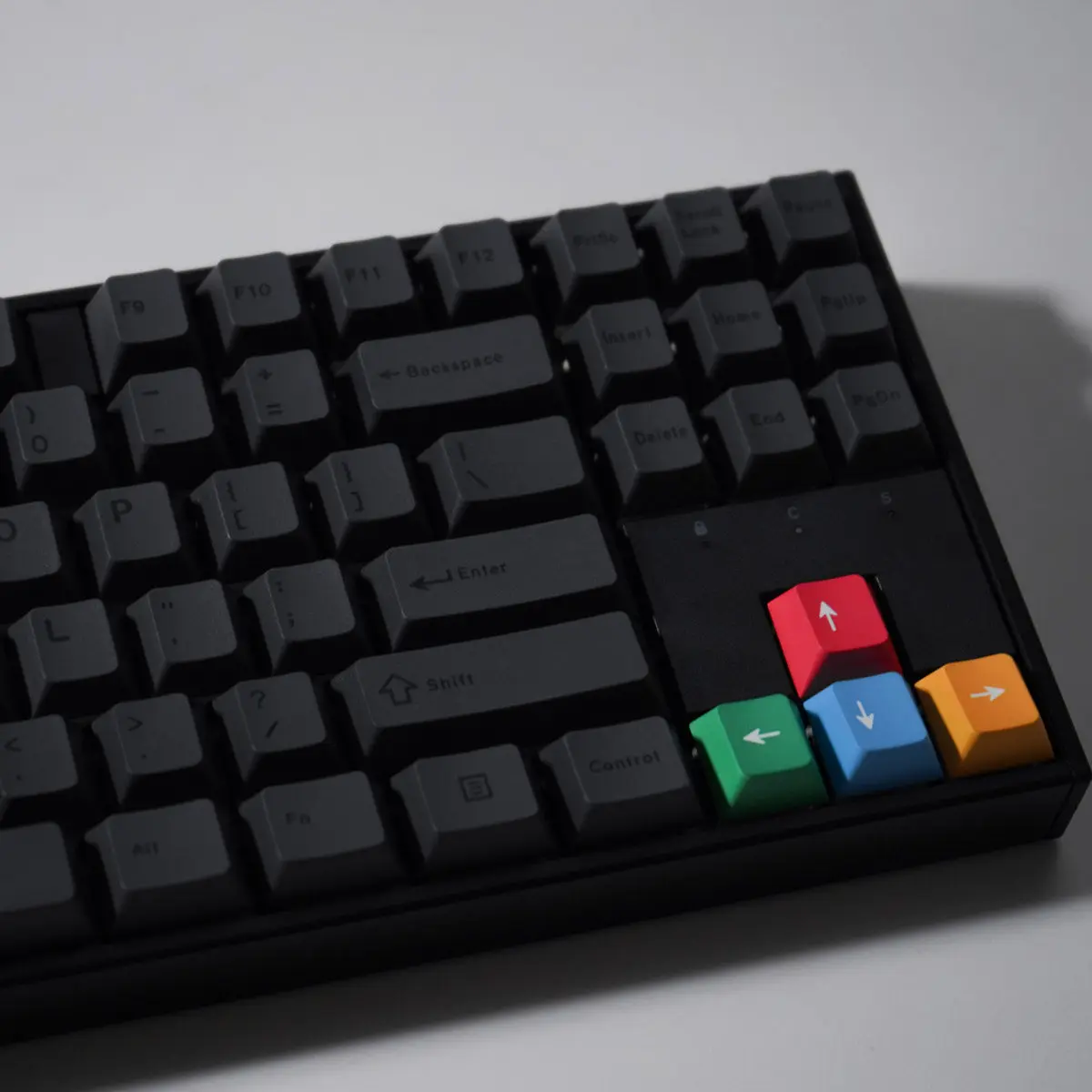 Minimalistische graue japanisch-englische Tastenkappen im Cherry-Profil, Dye-Sub-PBT-Tastenkappen für mechanische MX-Tastaturen mit 68, 980, 75, 87, 104 Layouts.