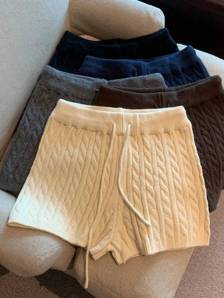 

Современные однотонные минималистичные повседневные брюки с завязками, вязаные в технике косичка, молодежные, стройнящие, прямые шорты