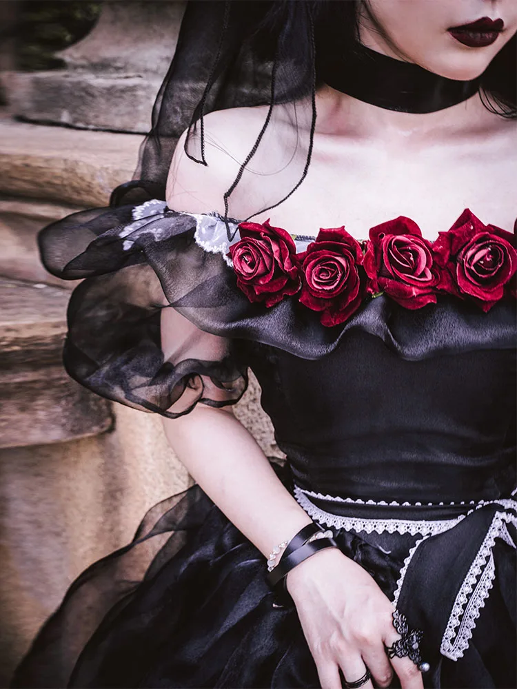 Lolita rencontre princesse, robe de mariée noire à fleurs magnifiques