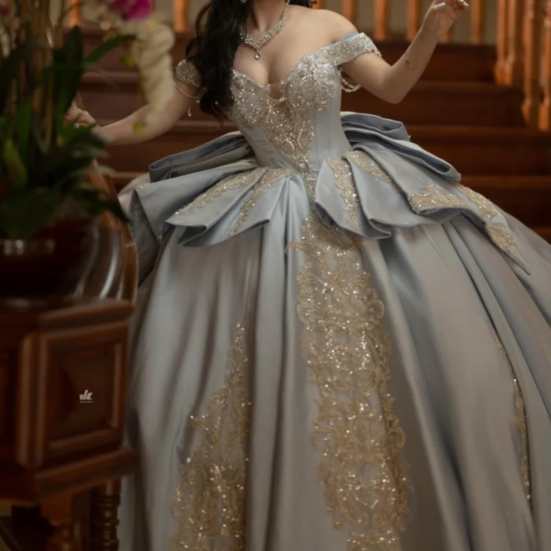 

Satin Haze Blue Quinceanera Dresses Off the Shoulder Glitter Decal Beads Long tail Big Bow Vestido e 15 Quinceanera Customize