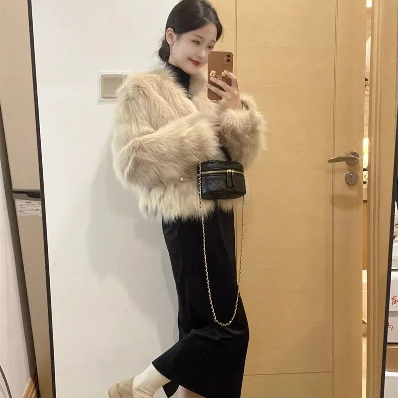 سترة نسائية بأكمام طويلة من الفرو الصناعي لعام 2025 للخريف والشتاء معطف نسائي جديد غير رسمي من الفرو السميك ملابس علوية كورية عصرية من القطيفة ملابس خارجية #1