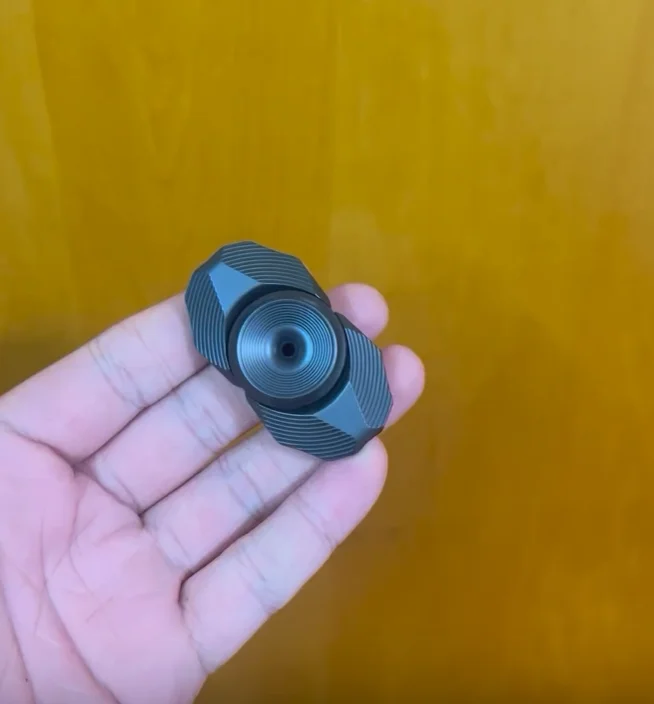 

Б/у спиннер EDC LARK Zircon Wormhole, гироскоп для пальцев, антистресс-игрушка