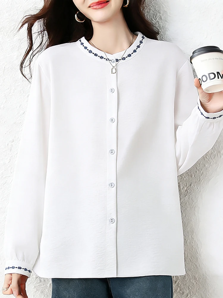 

Модный универсальный женский топ свободного кроя с круглым вырезом и пуговицами, весна 2026