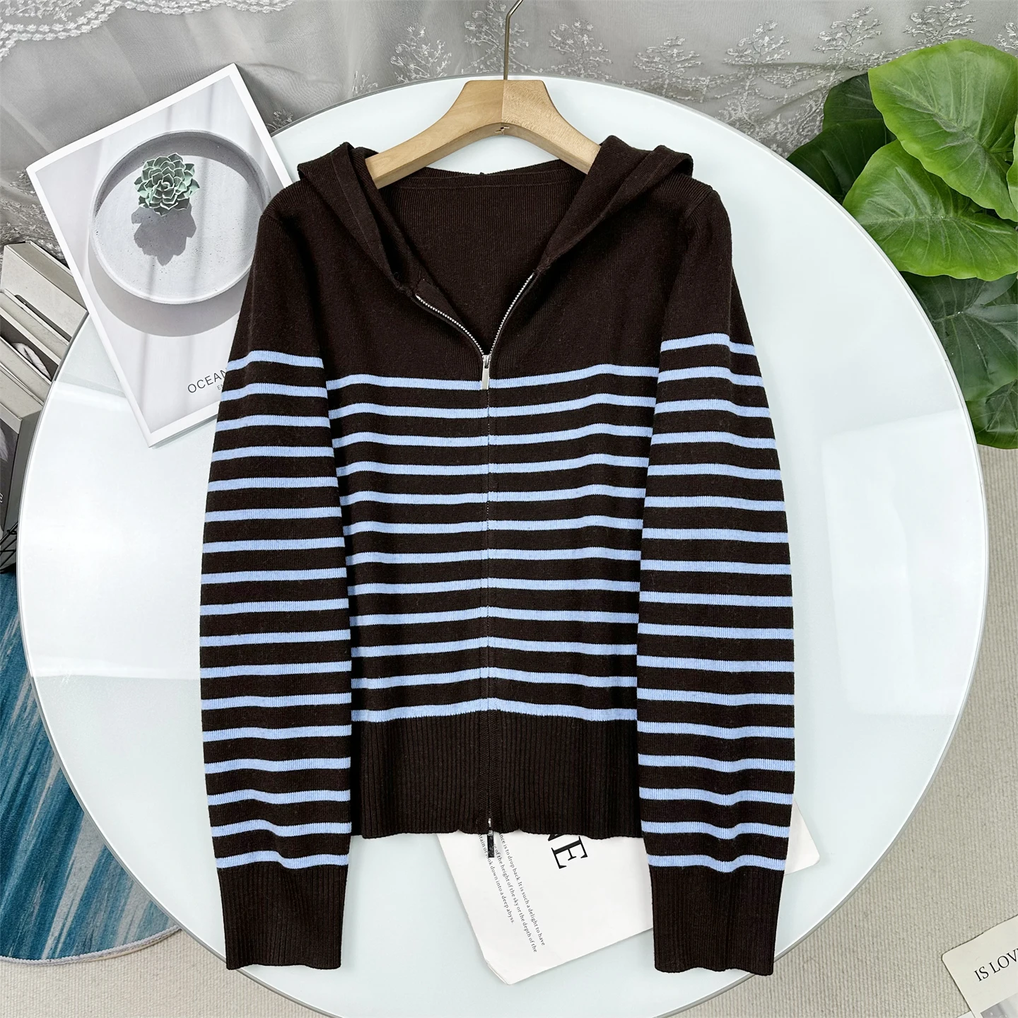 

Женский модный универсальный кардиган McSystem 2025: новая коллекция осень-зима, с капюшоном, приталенный, в полоску, вязаный, на пуговицах