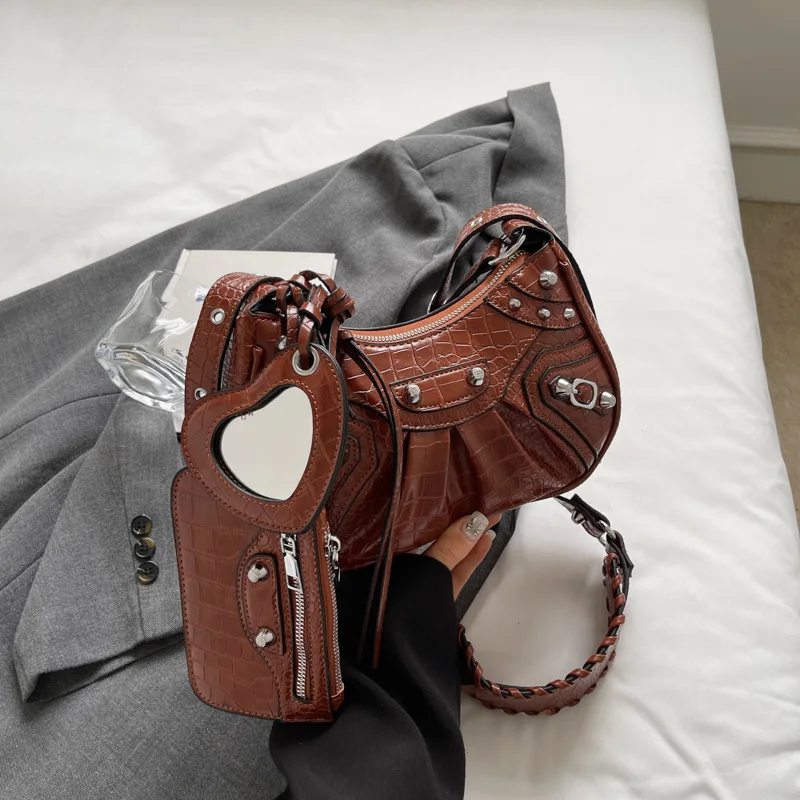 حقيبة ظهر للأطفال مكونة من ثلاث قطع من جلد التمساح عالي الجودة بتصميم كلاسيكي متقاطع للدراجة النارية.