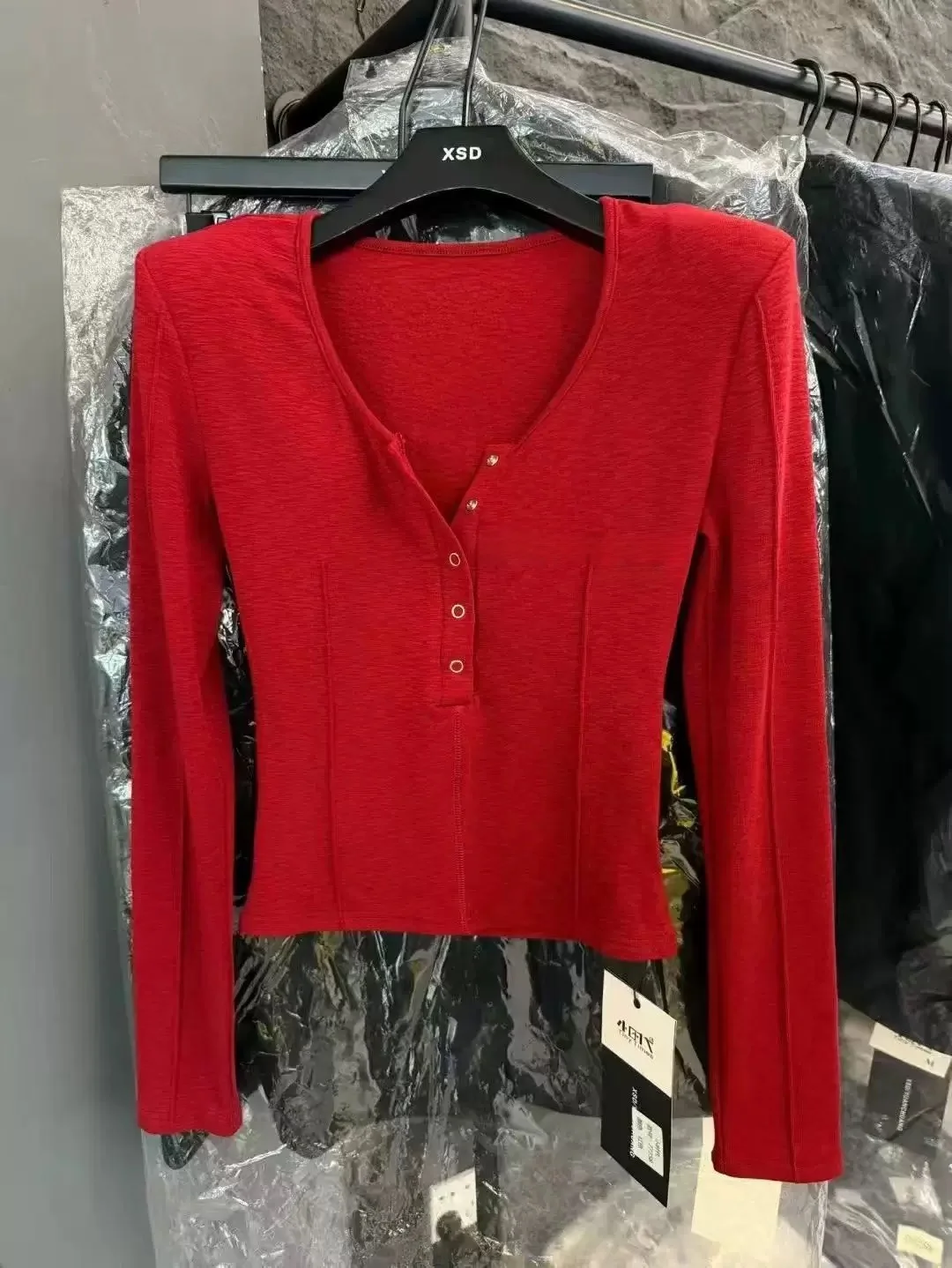 تي شيرت نسائي شتوي جديد Sle بقصة ضيقة طويلة Sve النسخة الكورية U-Ne Brued وسادة الكتف ort قاعدة irt مريحة...