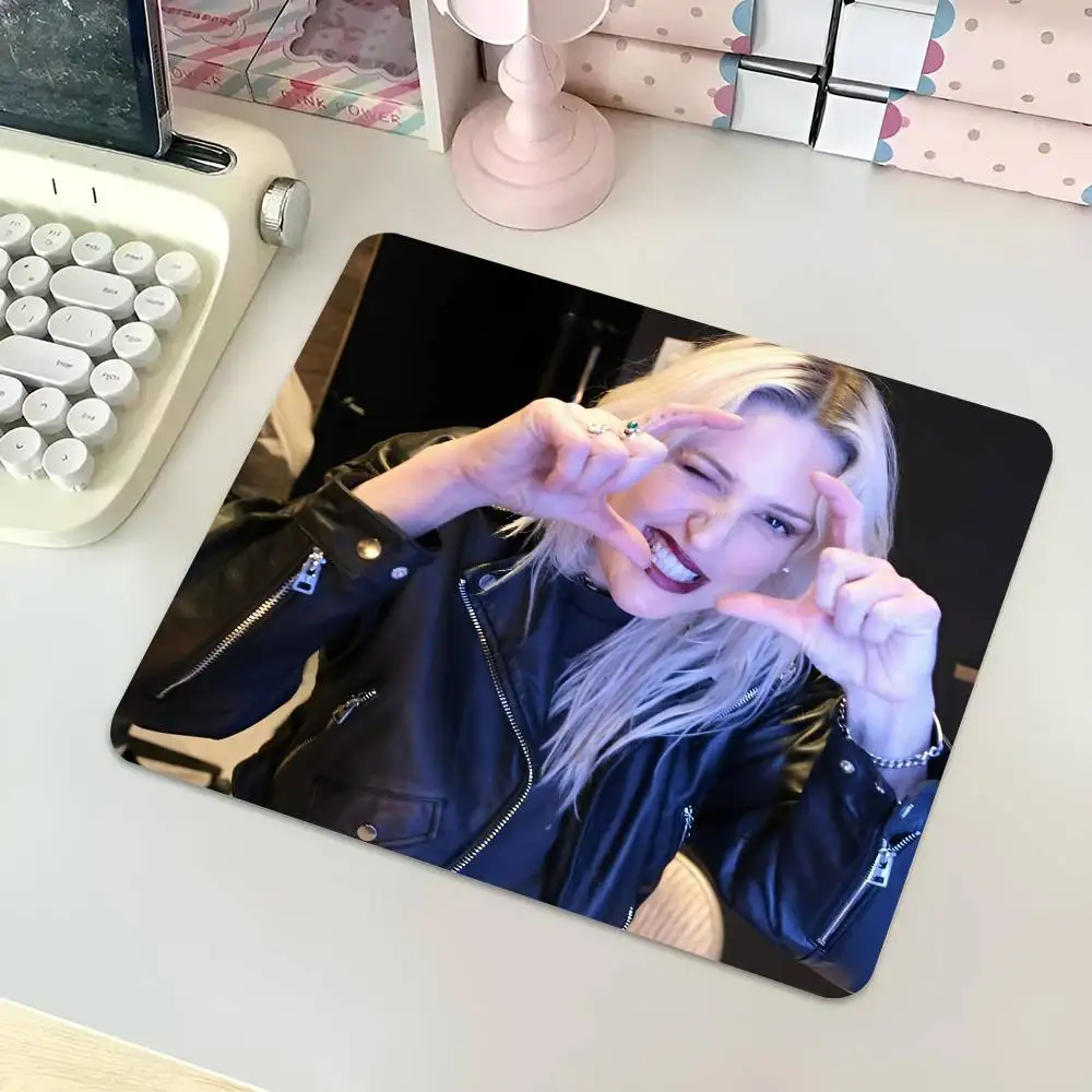 1pc Rock E-Emily A-Armstrong Small Mousepad Keyboard Pad Laptop Cushion Non-slip Deskpad