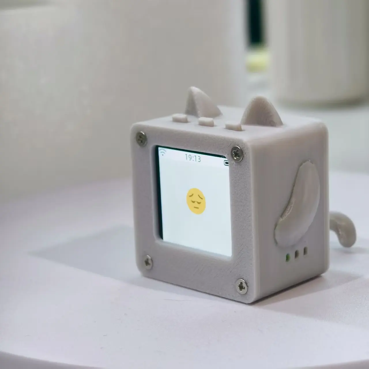 Robot AI Mini DeepSeek XiaoZhi |   Obrolan Suara Cerdas, Teman Emosional & Pembelajaran Interaktif, Hadiah Teknologi Portabel