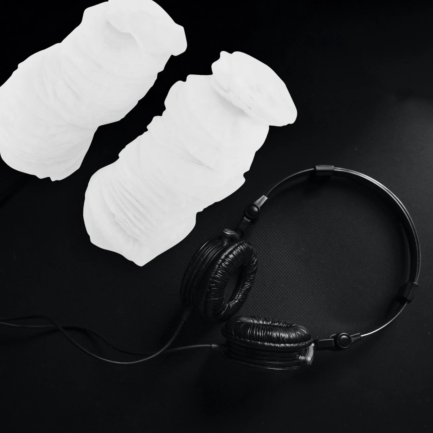 A06M-100Pcs Disposable Headphone Ear Covers Non-Woven Earpad Covers Stretchy Earcup Covers Fit for Most on Ear Headphones