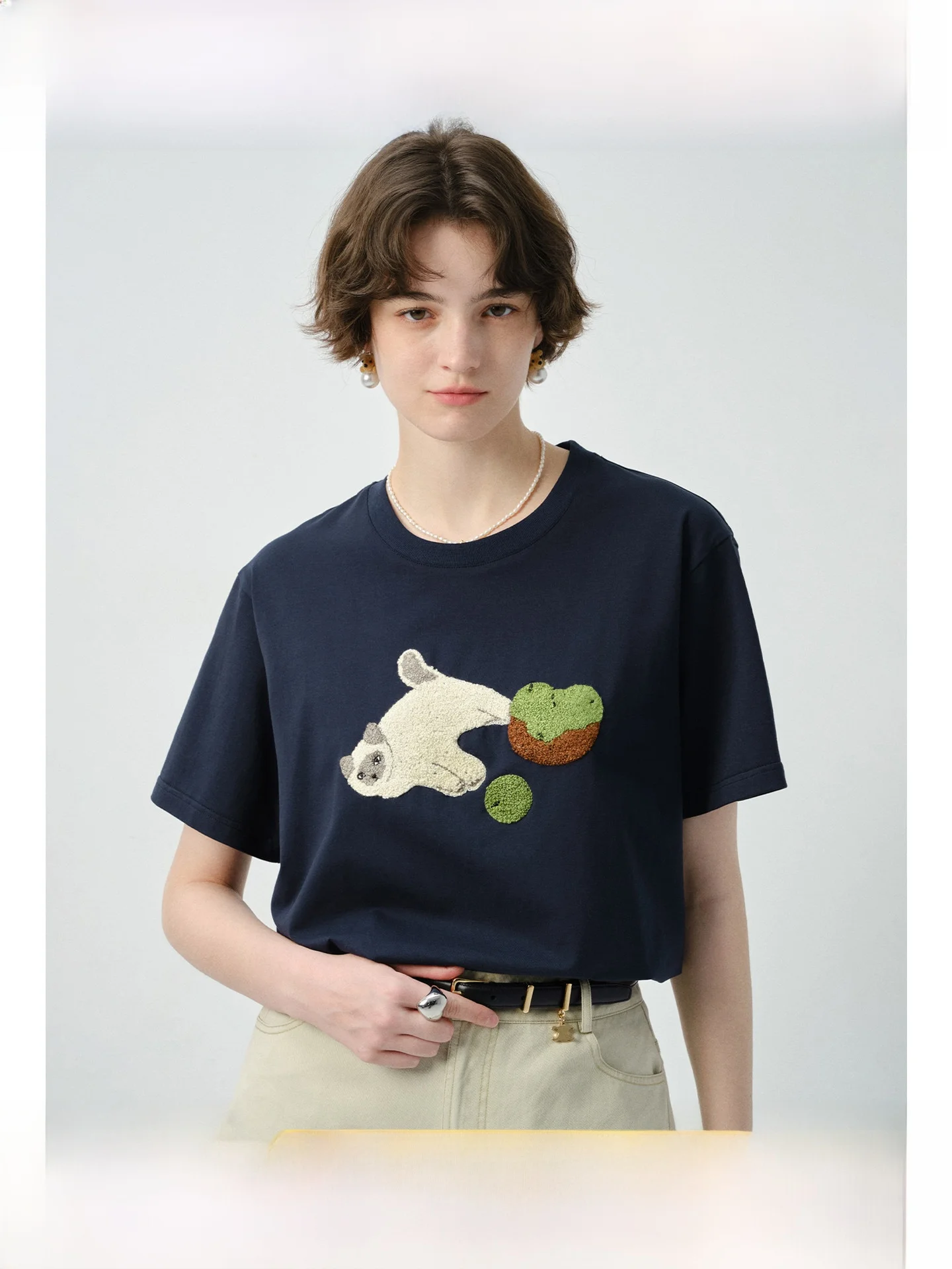 

Large Size round Ne T-irt Embroidered Design Breathable ort Sve Women's Casual Top Loose Fit Summer Faion