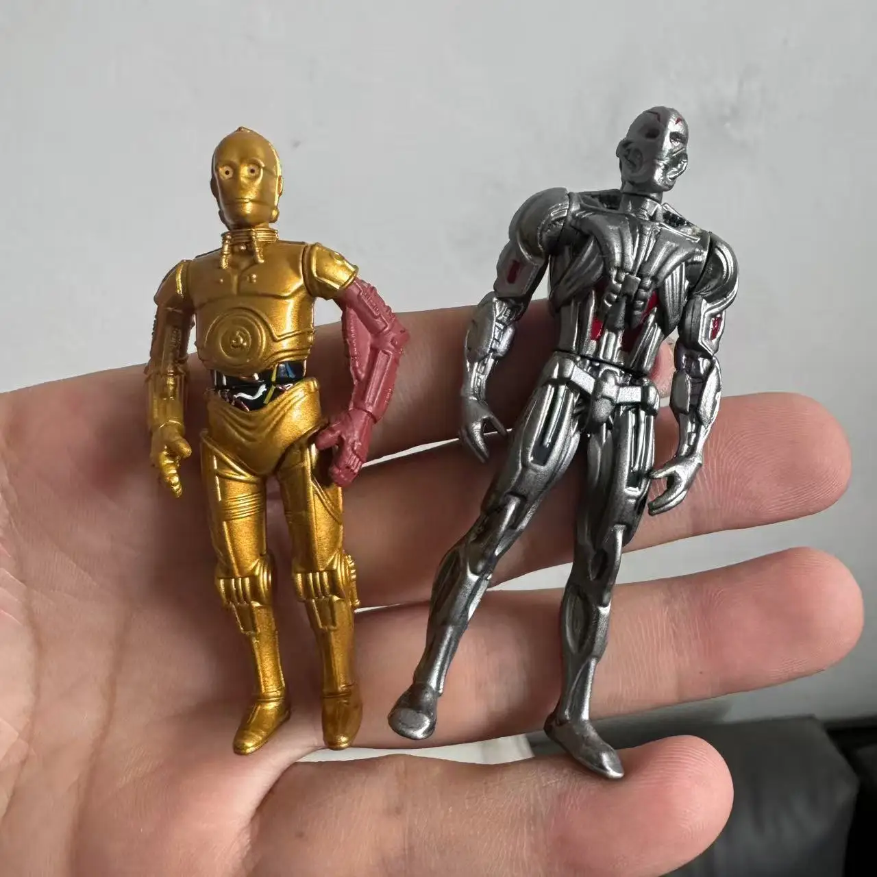 figura-de-acao-star-wars-the-force-awakens-c3p0-ultron-8cm-modelo-de-metal-brinquedos-figura