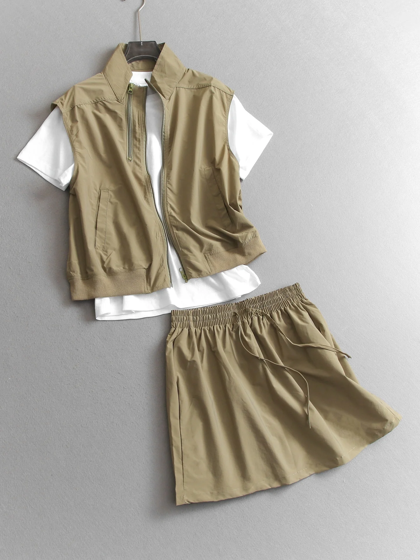 

Women's Quick Dry Loose Fit round Neck Short Sleeve T-Shirt Skirt Set Pure Color High Waist Short Skirt Three Piece Set