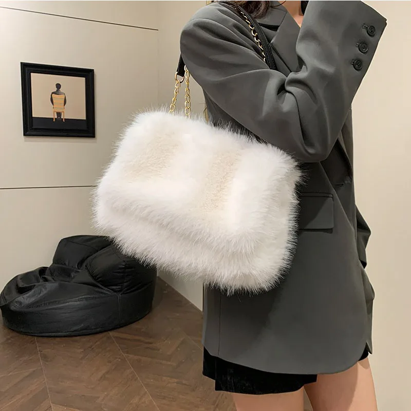 

Fashion Luxury Warm Imitation Rabbit Hair Women's Large Capacity Handbag Y2K Fluffy Bag Winter Plush Underarm Bag