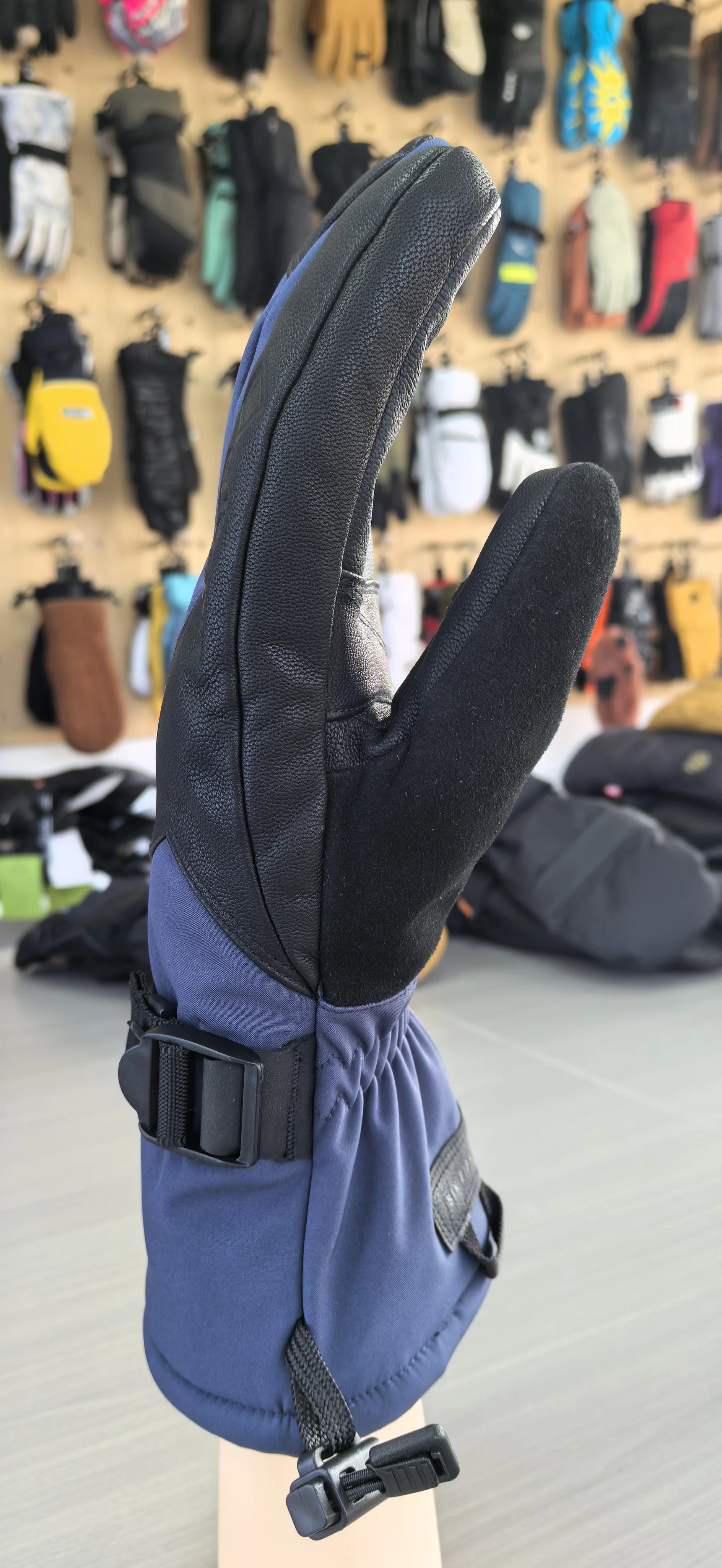 Waterproof Ski Gloves, Winter Windproof Thermal, 2-Tone Fingered, Polyester Palm, Zip Pocket, Adjustable Wrist, Snow Sports Gear