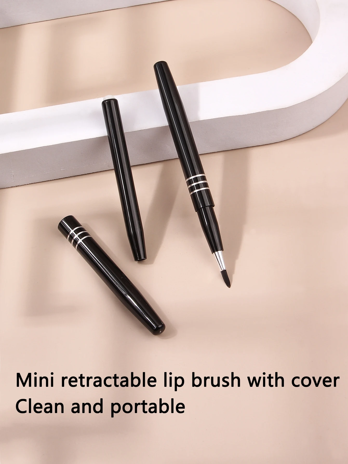 1pcs mini portable lipstick brush lipstick brush soft lipstick brush lip concealer brush with cover makeup brush