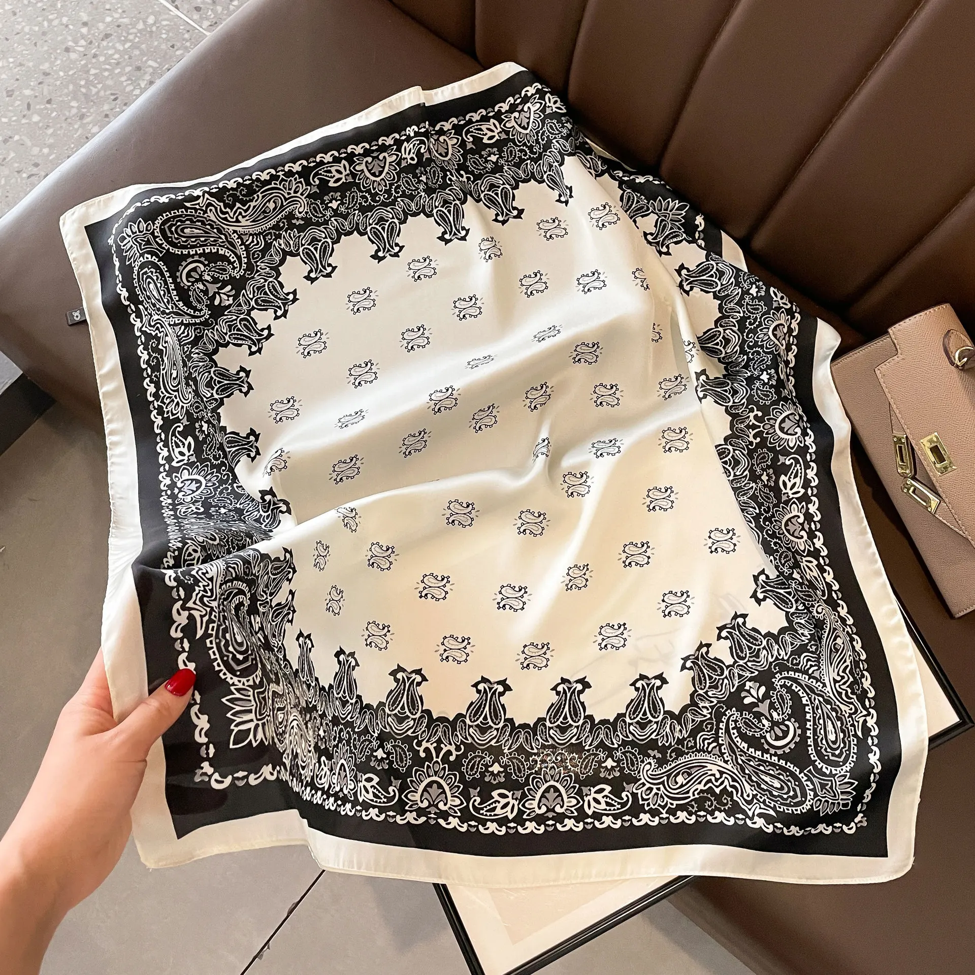 

Роскошный женский шарф с узором пейсли, мягкие атласные шарфы для волос, квадратный брендовый офисный принт, носовой платок для официанта в отеле