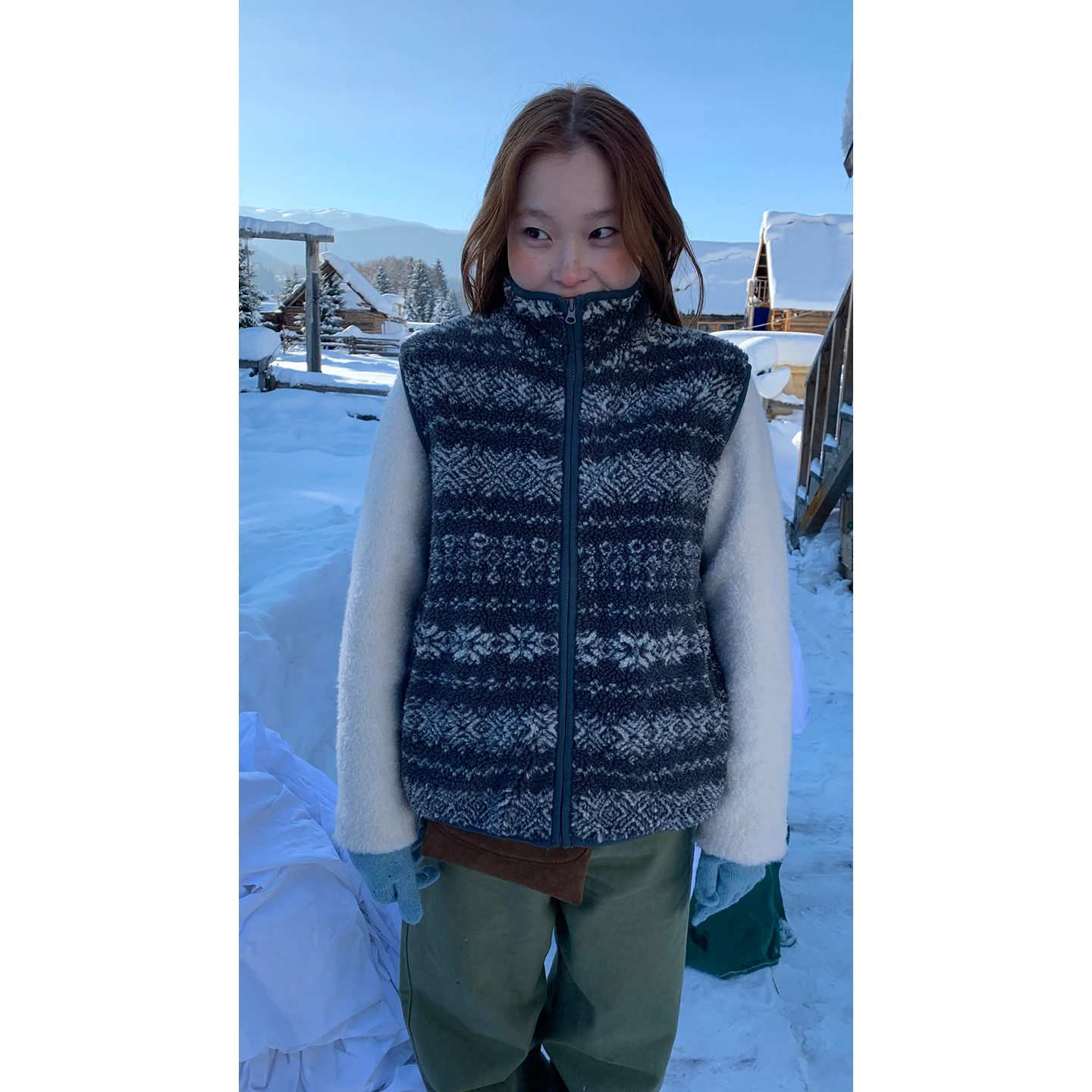 

Retro Onerous Lazy Embroidered Faux Lamb Fur Vest Women's Outerwear Warm Thi Circle Plu Jaet Stand Collar Zipper Closure