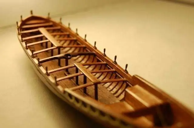 LE REQUIN Longboat Scale 1:48 L 242MM 9.5\