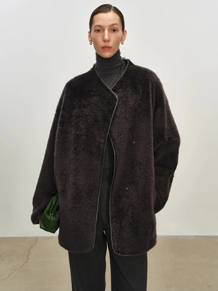 

High-end Luxury Natural Lamb Fur Plush Jackets for Women 2025 Simple V-neck Loose Winter Genuine Leather Real Fur Shearling Coat